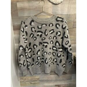 Kendall & Kylie M grey leopard print crew neck sweater
